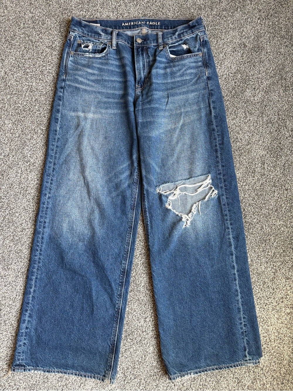 American Eagle Low Rise Skater Jeans Women’s Size 8 Medium Wash Distressed Denim